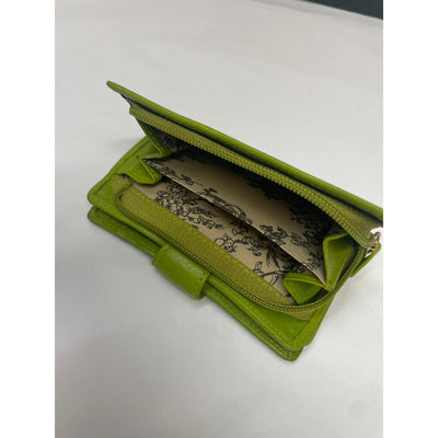 Buxton Scallop Womens Wallet