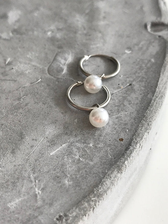 Twigg Pearl Huggies Sleeper Earrings