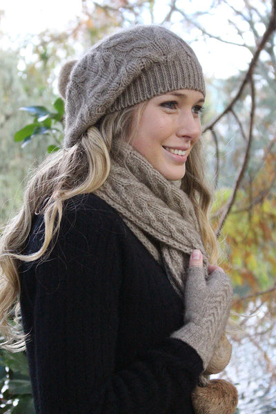Lothlorian Cable Mitten
