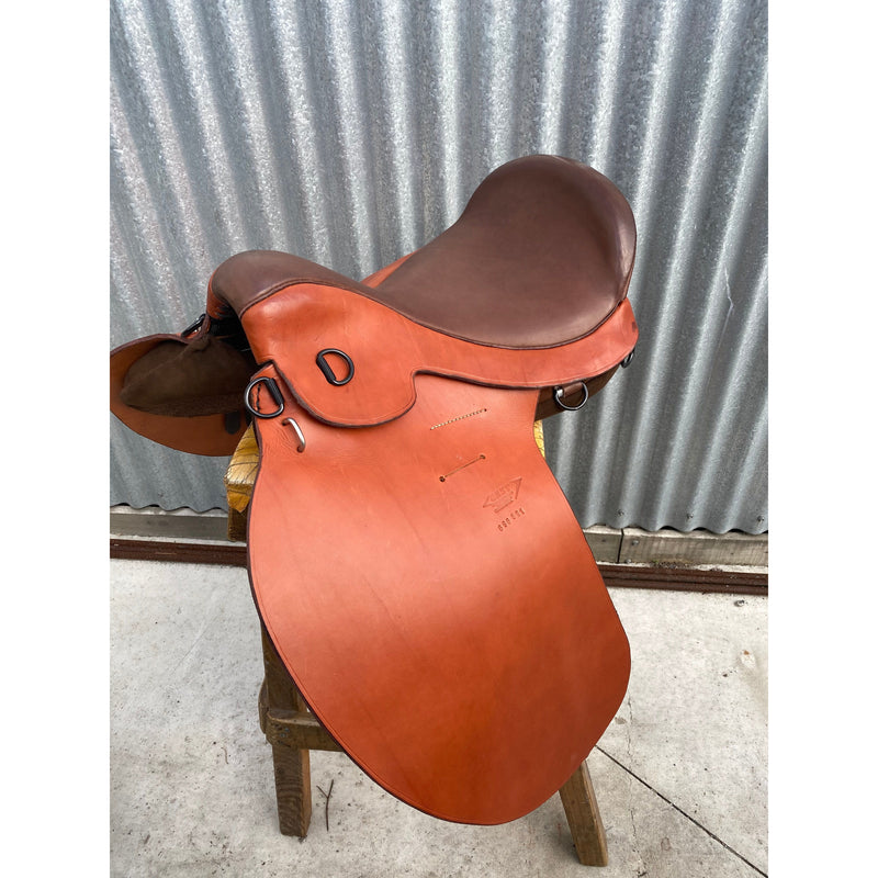 Easts Saddle Rolled Cantle