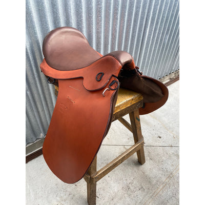 Easts Saddle Rolled Cantle